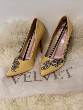 Velvet heart yellow satin rhinestone butterfly pump heels 4in size 36